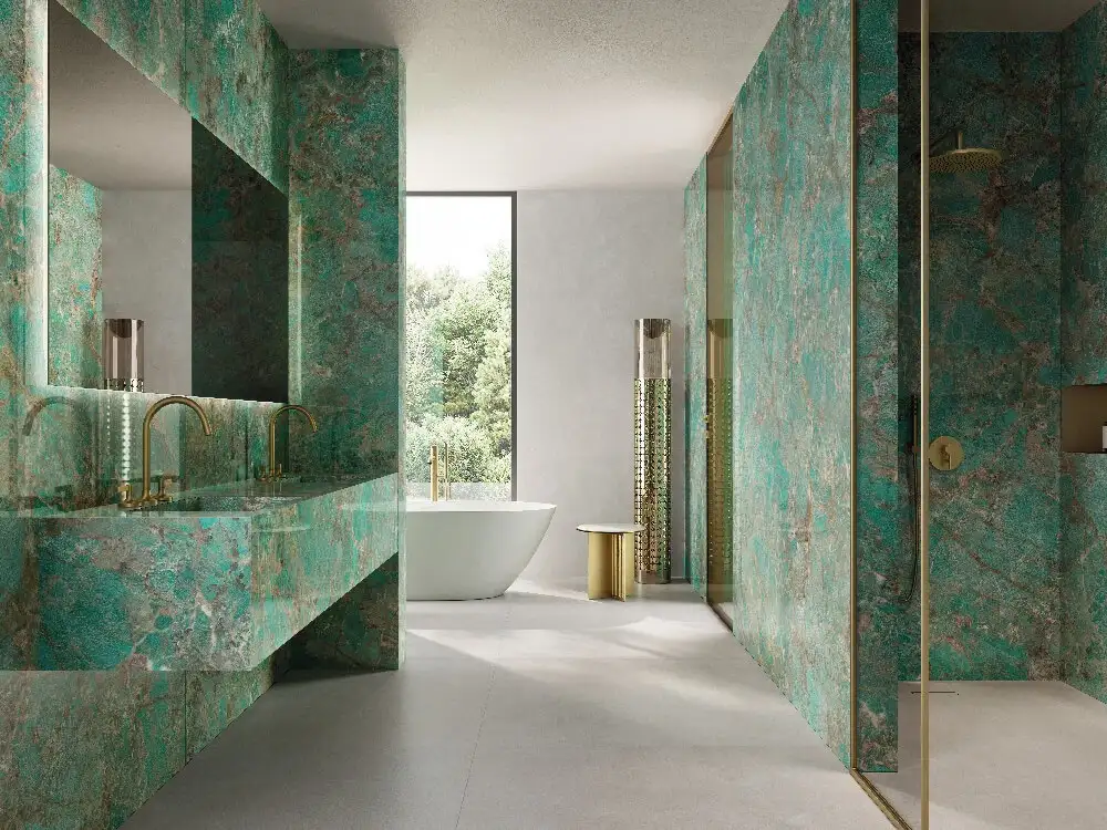 RAK Ceramics alla Milano Design Week 2026: superfici in gres porcellanato e lastre grande formato per cucina e bagno