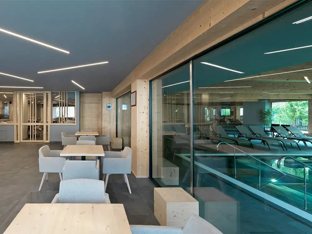 centro benessere hotel con gres porcellanato antiscivolo Casalgrande Padana.webp