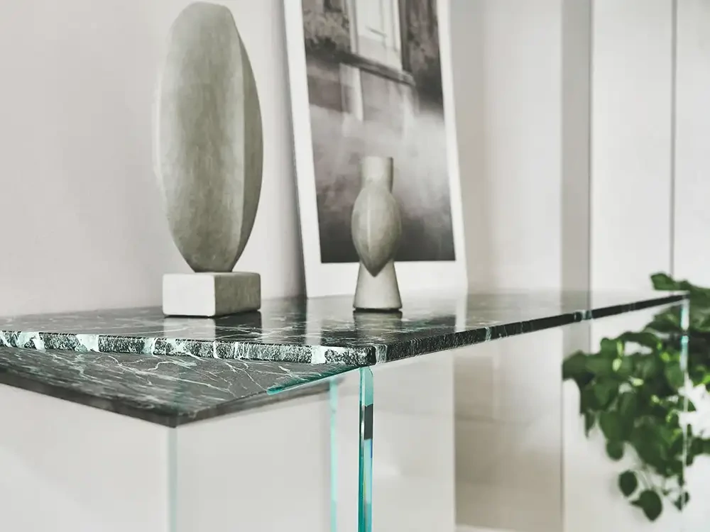 Marmo Verde Saint Denis: una superficie naturale di carattere per progetti di alta gamma lavorata da Marmo Arredo