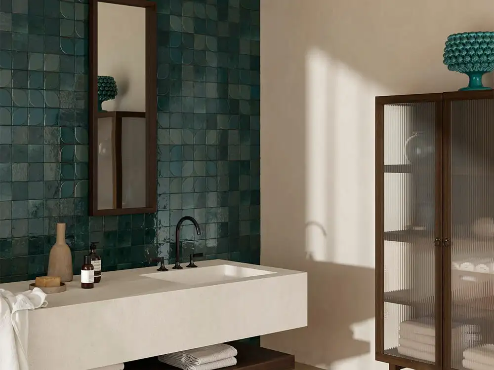 Dettaglio superficie lucida piastrelle Crogiolo Lume Marazzi formato 10x10.webp