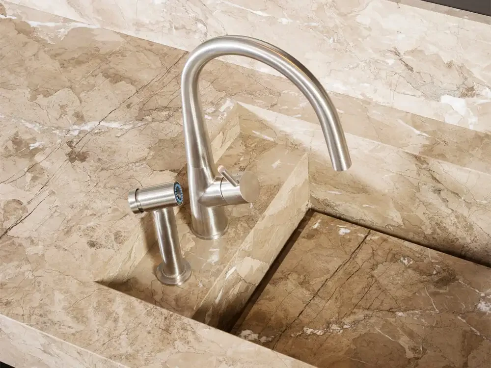 Marmo Arredo_Marmo Kalanuage- superfici in marmo pietra naturale top cucina-furnishingsurfaces.webp