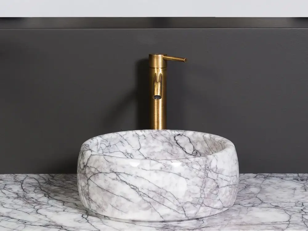 Marmo_Lilac_superfici-naturali-in-marmo-viola-blu-marmo-arredo-2-furnishing-surfaces.webp