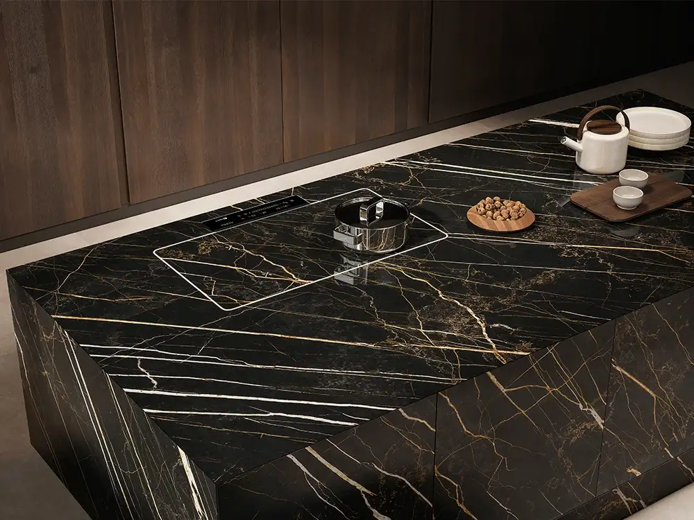 Casalgrande Padana presenta Ghost: piani a induzione integrati in superfici gres porcellanato