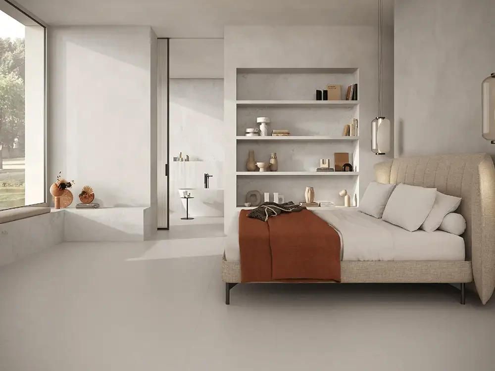 RAK Ceramics lastre in gres porcellanato Travertino Crosscut Osso e Terra.webp