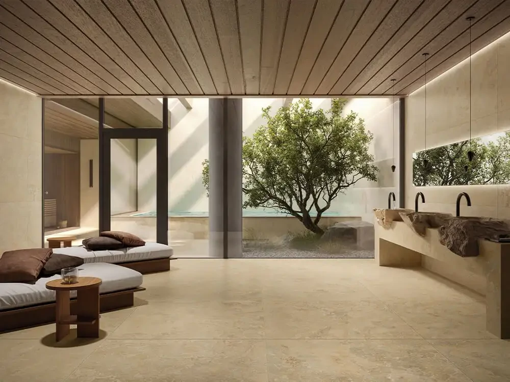 RAK Ceramics lancia Travertine Cross Cut: gres tecnico effetto travertino per progetti industriali e contract